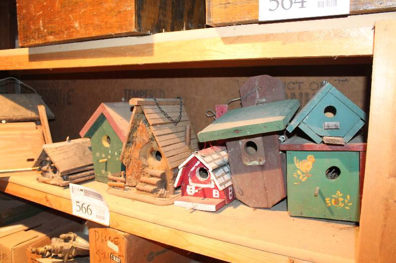 lot 566 image: Bird Houses