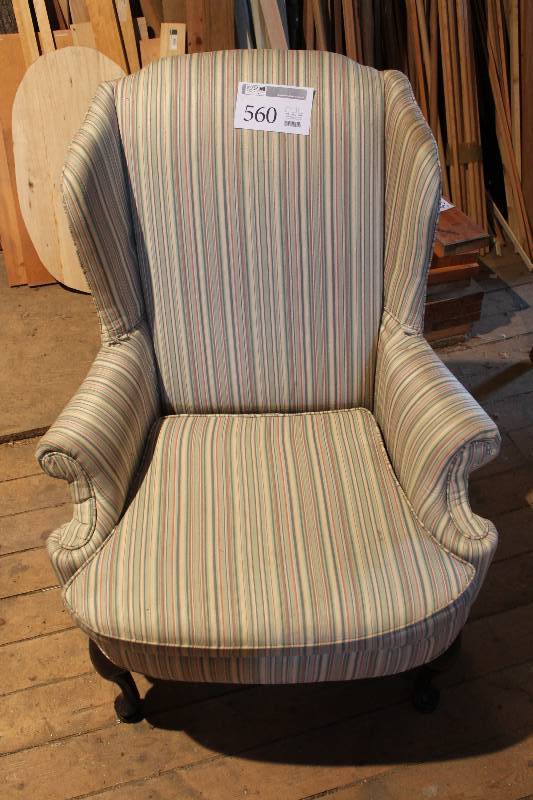lot 560 image: Living Room Chair
