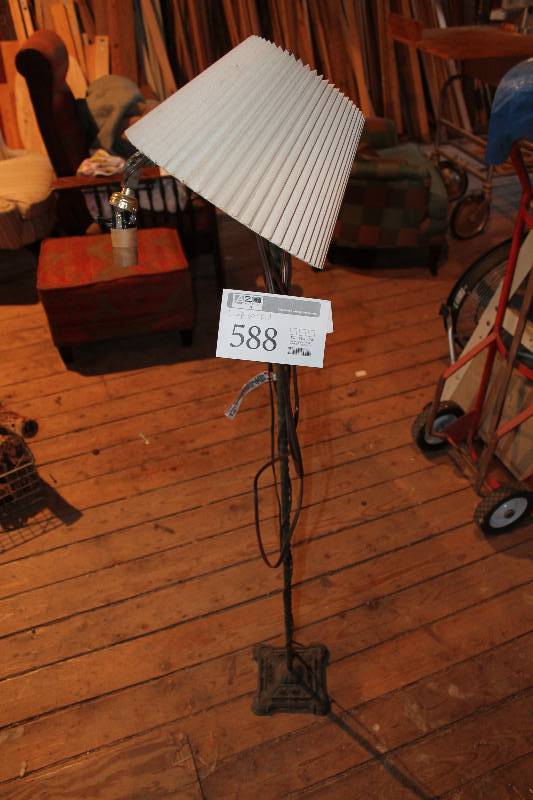 lot 588 image: Lamp