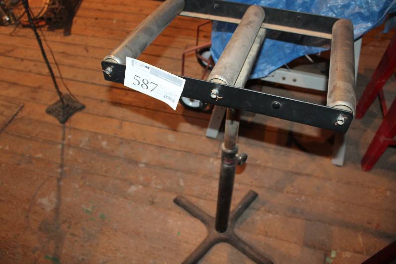 lot 587 image: 3-Roller Conveyor Table Section
