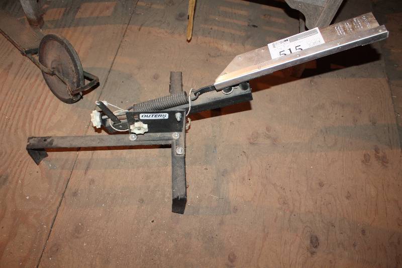 lot 515 image: Clay Pigeon Target Thrower