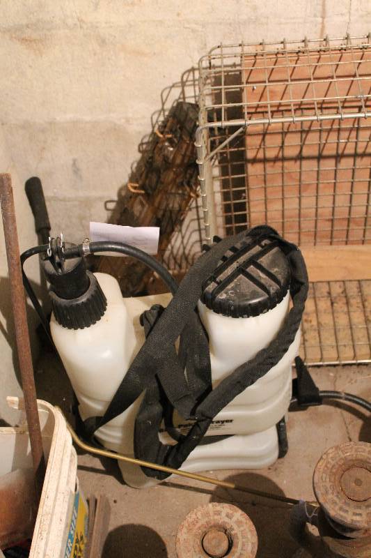 lot 635 image: Backpack Yard Sprayer