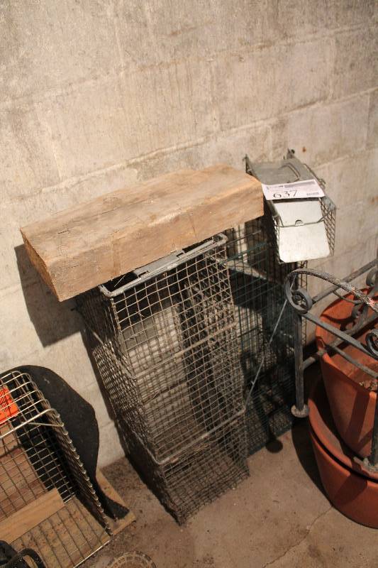 lot 637 image: Lot of (3) Animal Cage Traps