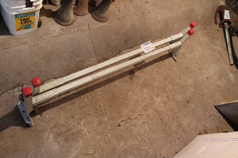 lot 723 image: Utility Rack