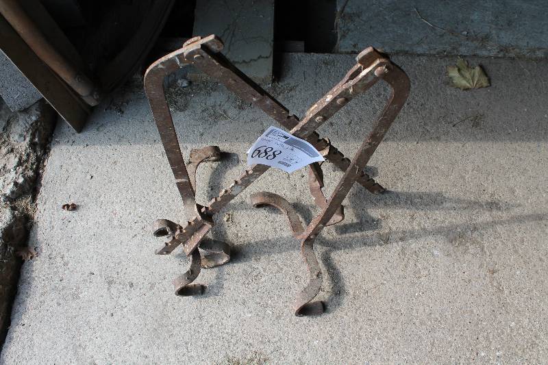 lot 688 image: Ladder Jacks, Vintage