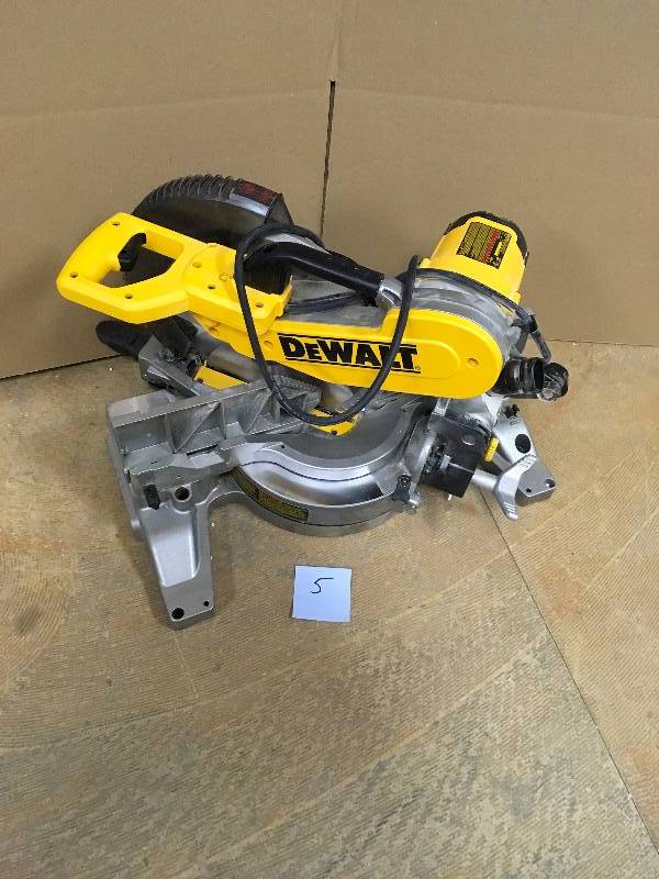 DEWALT 12-in 15-Amp Dual Bevel Compound Miter Saw in very good working condition