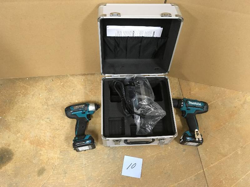 Makita CXT 2 pc. Driver-Drill and Impact Driver Drill Driver and Impact Driver Combo Kit Lithium in like new condition