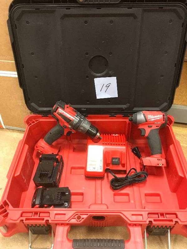 M18 FUEL 18-Volt Lithium-Ion Brushless Cordless Hammer DrillImpact Driver Combo Kit W PACKOUT Case missing drill handle in very good condition