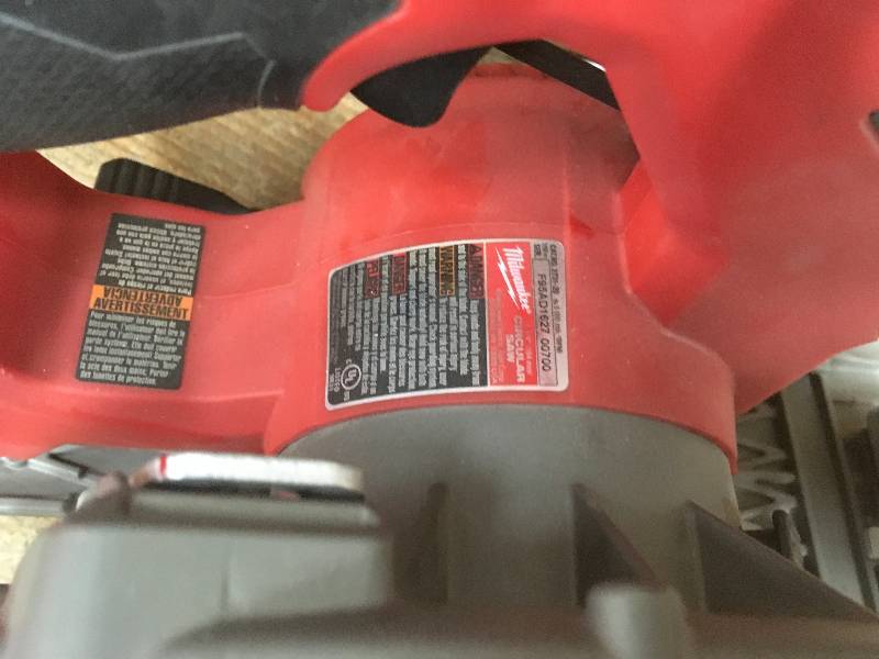 Milwaukee M18 FUEL 18-Volt Lithium-Ion Brushless Cordless 7-14 in. Circular Saw (Tool-Only) in very good condition