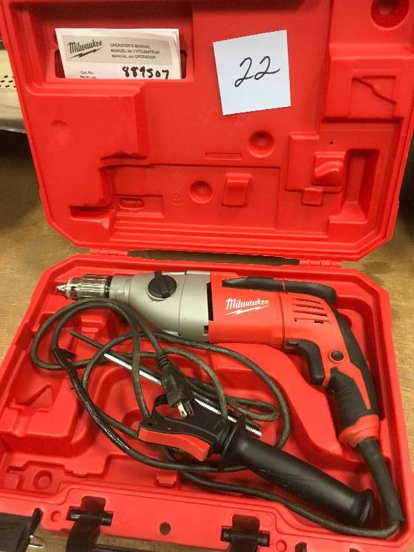 Milwaukee 12 in. Heavy-Duty Hammer Drill in very good working condition