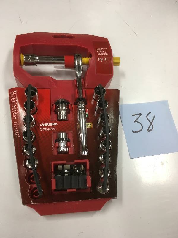 Husky 14 in. Drive 6-Point Pass Through Set (30-Piece) not used