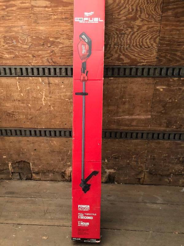 Milwaukee M18 FUEL 18-Volt Lithium-Ion Brushless Cordless String Trimmer 9.0Ah Battery Kit not used