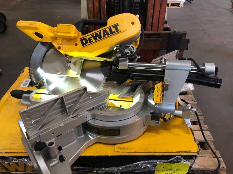 DEWALT 15 Amp 12 in. Double Bevel Sliding Compound Miter Saw Model # DWS780 in like New conditions
