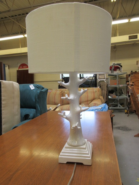 lot 207 image: WHITE CERAMIC LAMP