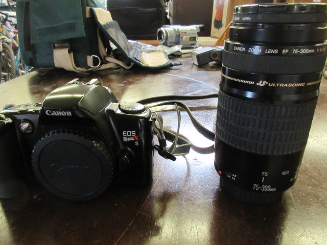 lot 223 image: CANON EOS REBEL X AND ZOOM LENS
