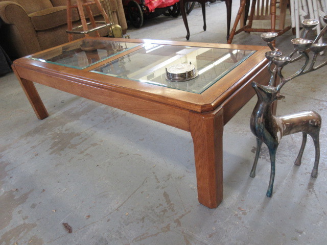 lot 231 image: COFFEE TABLE, COASTERS AND DEER CANDLE HOLDER
