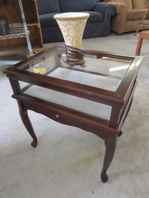 lot 233 image: BOMBAY CO. DISPLAY CASETABLE