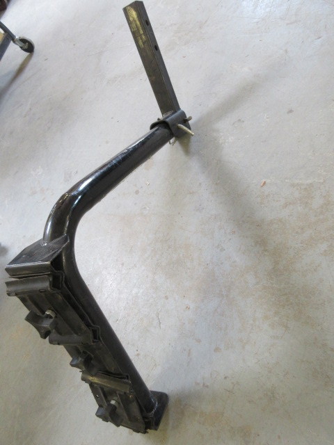 lot 247 image: 2 INCH TRAILER CURT BIKE RACK