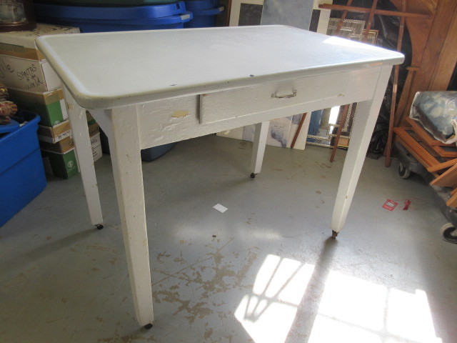 lot 248 image: WHITE PAINTED TABLE