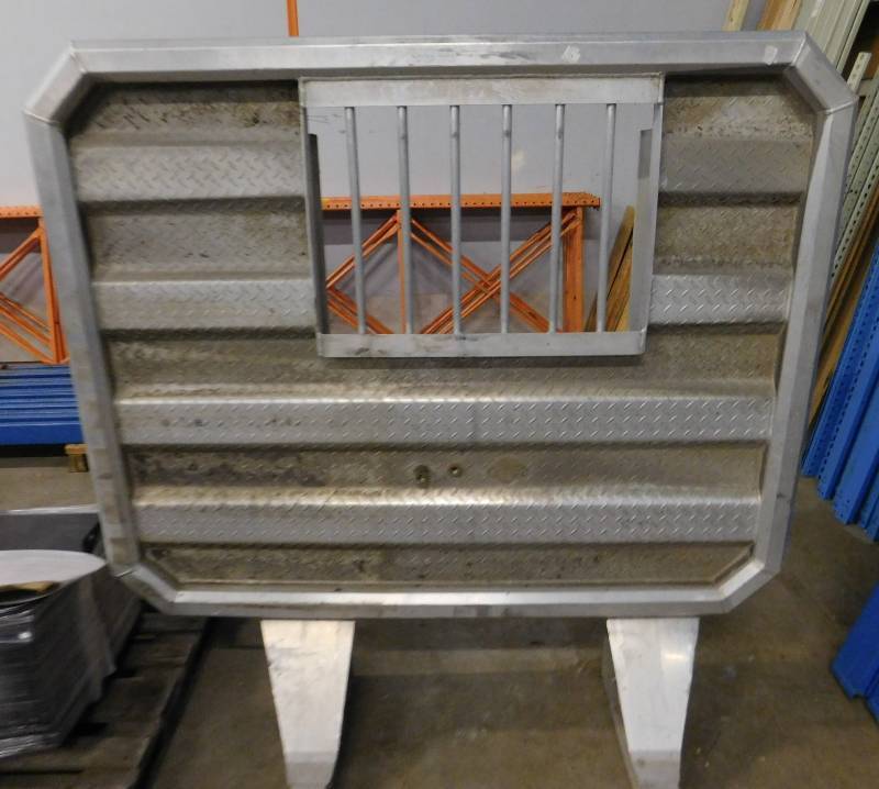 lot 53 image: Aluminum Headache Rack