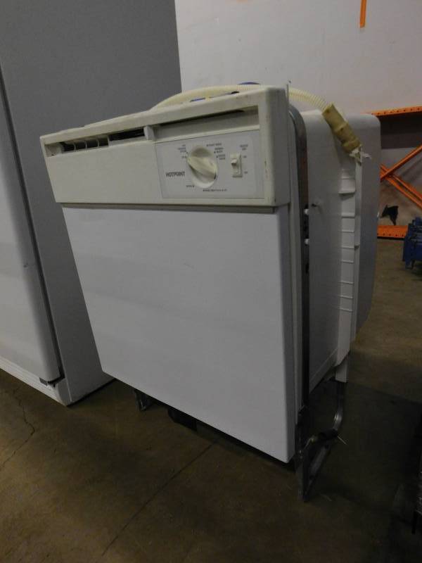 lot 55 image: Hot Point Dish Washer