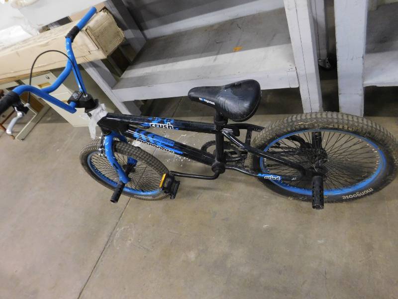 lot 59 image: Boys 20 Mongoose Crush Bike