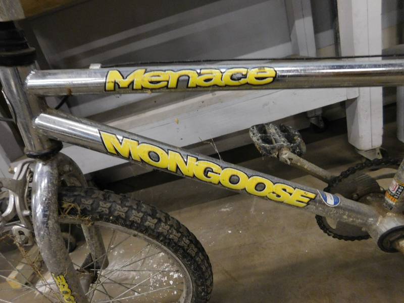 lot 60 image: Boys 20 Mongoose Menace Bike