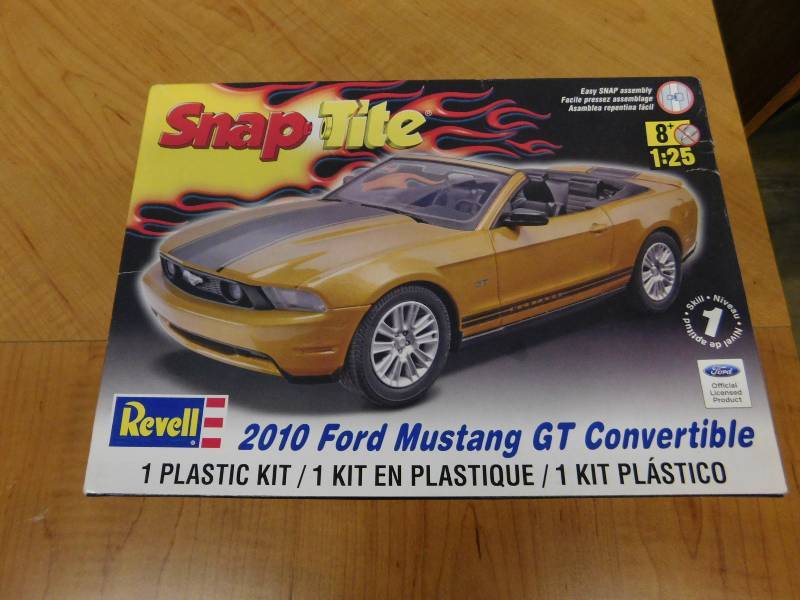 lot 83 image: New Model Car Kits