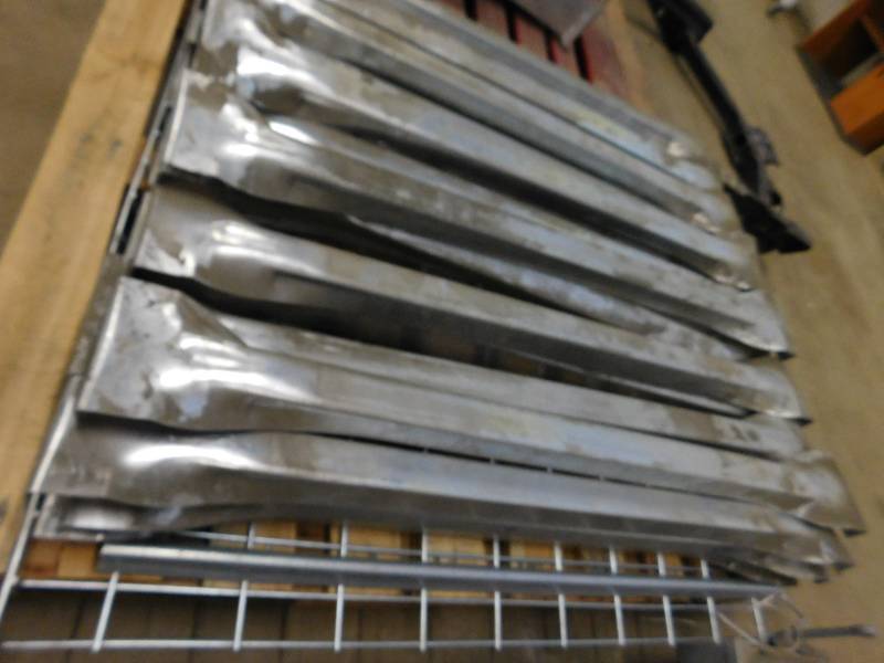 lot 92 image: Pallet Raking Support Bars & Wire Decking