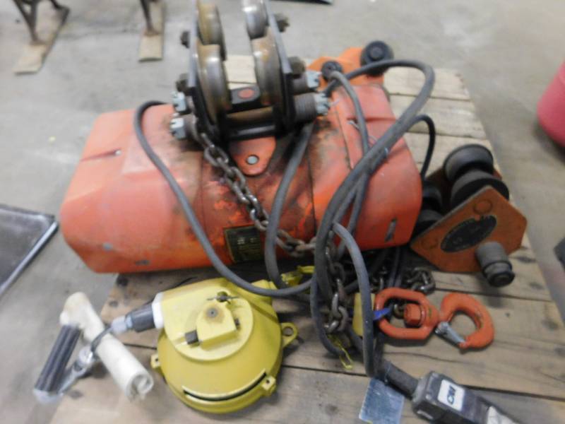 lot 101 image: CM Value Star 1 Ton Hoist