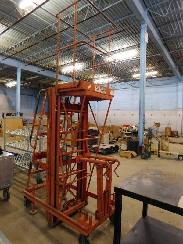 lot 115 image: E-Z-Rizer Elevating Work Platform