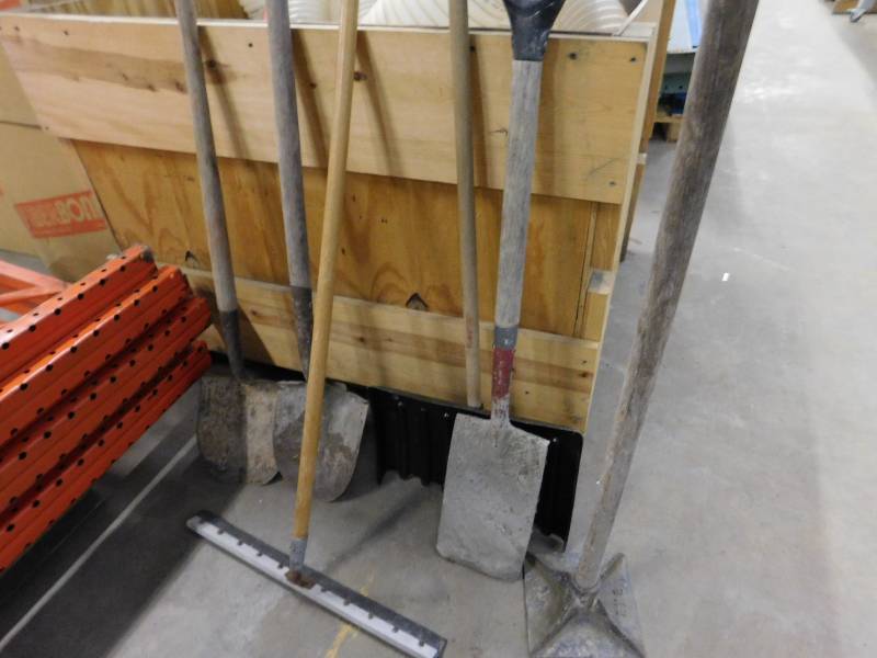 lot 125 image: Yard Tools