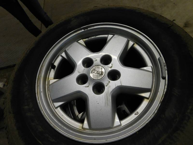 lot 132 image: Set of Aluminum Jeep Tires P235-70R16