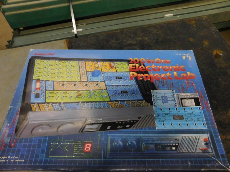 lot 150 image: Science Fair Electronic Lab