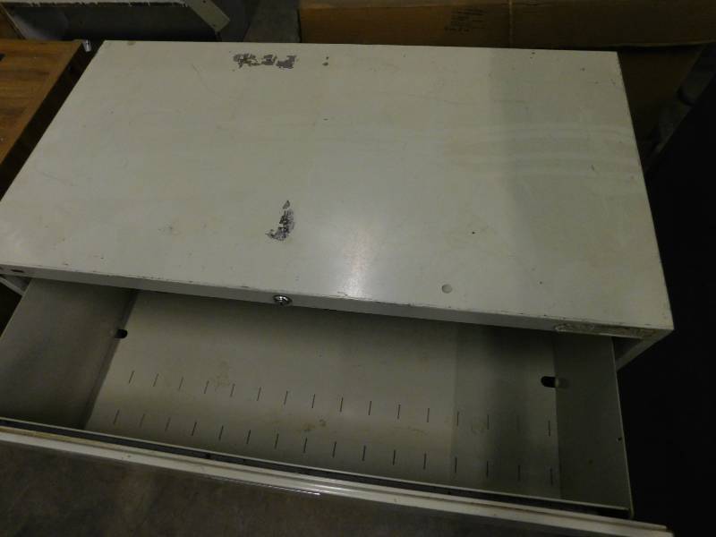 lot 162 image: Metal Filing Cabinet