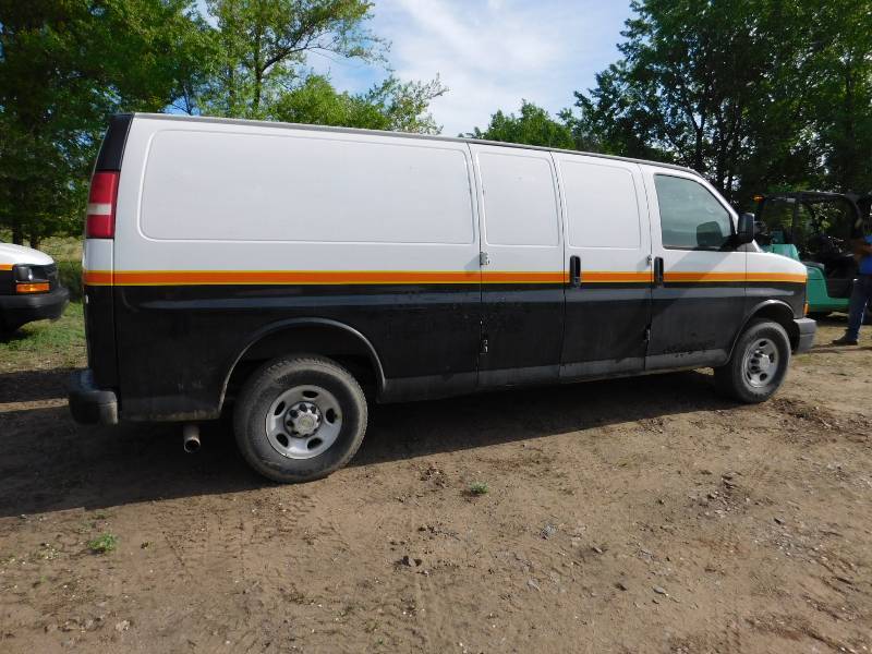 2010 Chevrolet 3500 Express Van