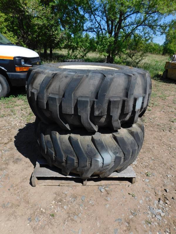 Tractor Lift Tires - 19.5 x 24