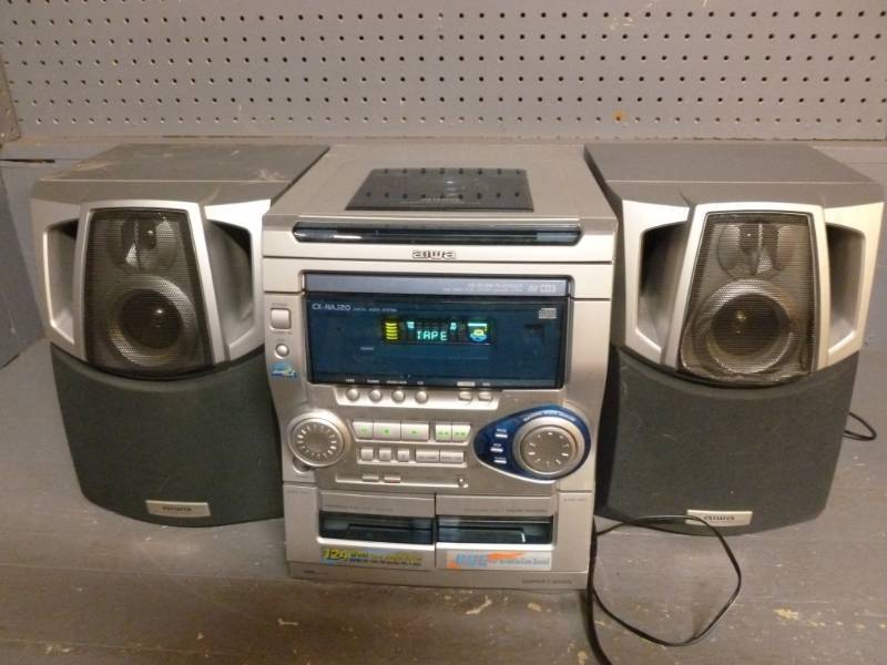 Shelf Stereo