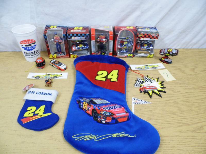 lot 7 image: Jeff Gordon - Nascar Items