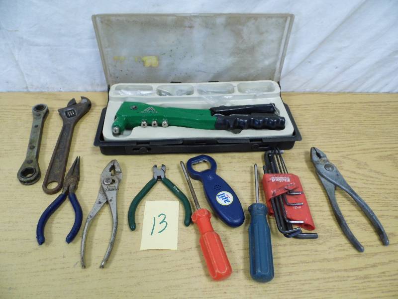 lot 13 image: Riveter - Tools