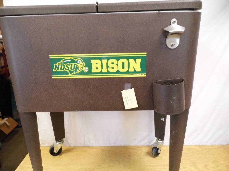 lot 14 image: Rolling Cooler