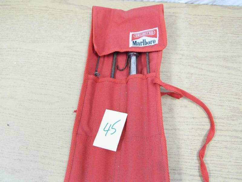 lot 45 image: Fishing Rod w Marlboro Case