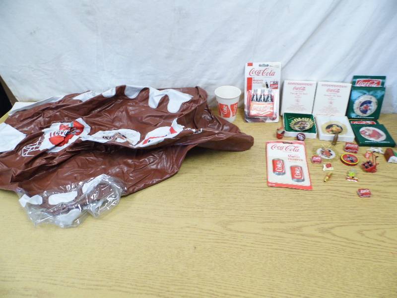 lot 49 image: Coke Blimp - Coke Misc