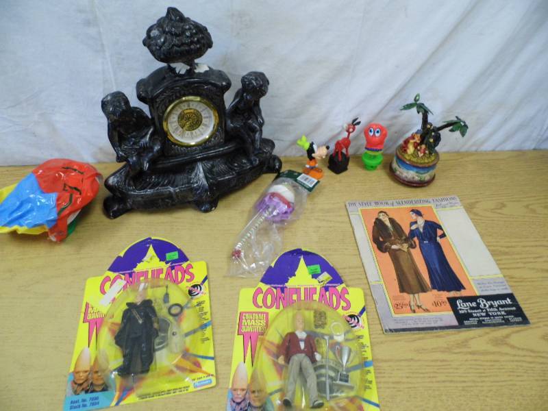 lot 50 image: Coneheads Figures - Clock - Misc