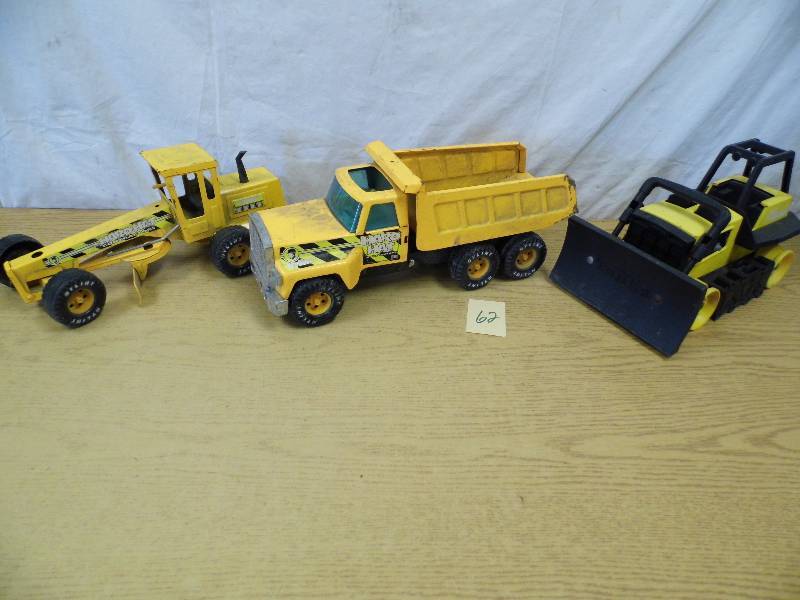 lot 62 image: Lot of 1 Tonka - 2 Hard Hat Trucks