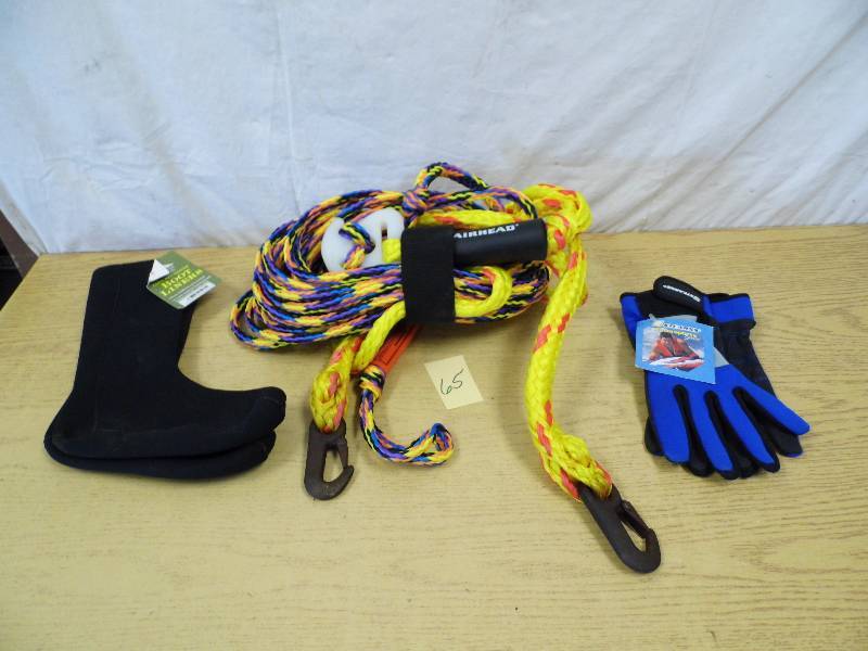 lot 65 image: Airhead Tow Rope - Watersport Gloves