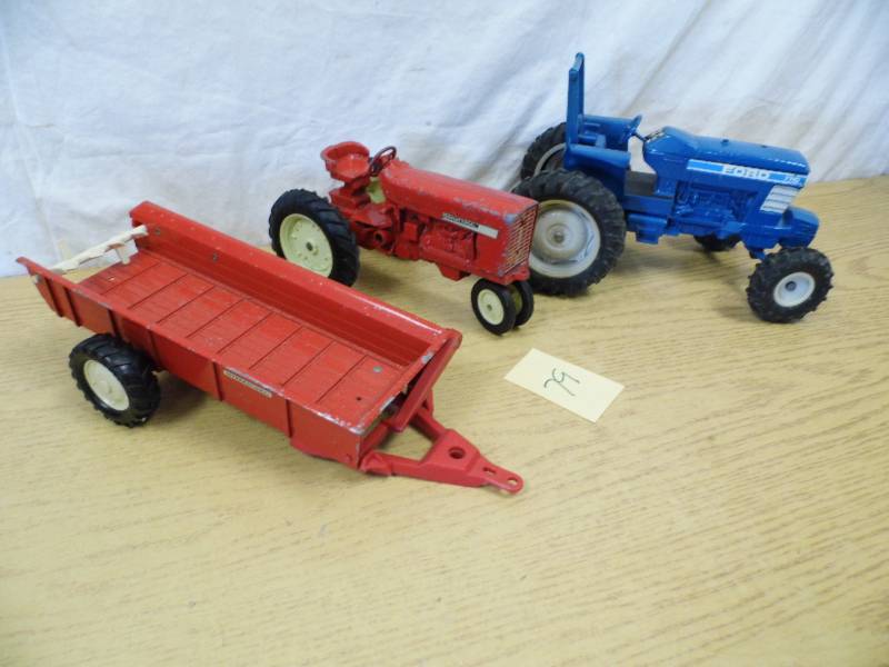lot 79 image: Ford - International Tractors
