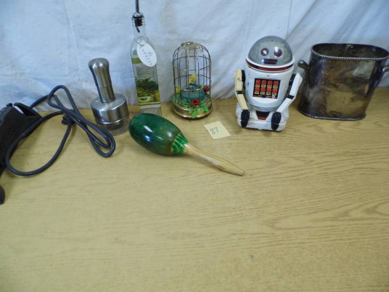 lot 87 image: Power Strip - Misc