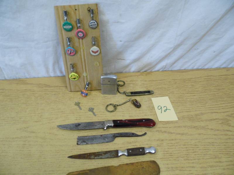 lot 92 image: Knives - Advertising - Lighters