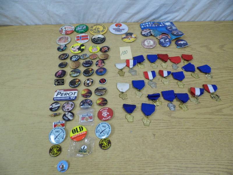 lot 100 image: Buttons - Medallions